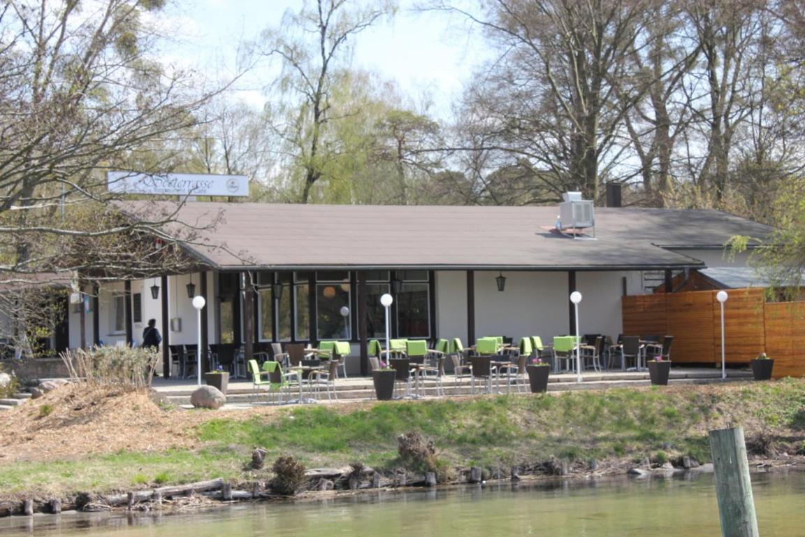 Budget Seezeit-Resort Am Werbellinsee Altenhof エクステリア 写真